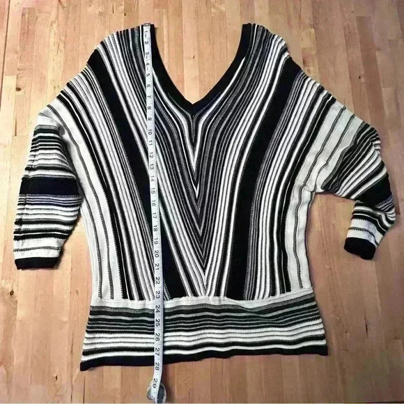 2 for$15 Lane Bryant Black White Stripe Dolman Sleeve V-Neck Sweater Size 14/16 - Picture 7 of 8